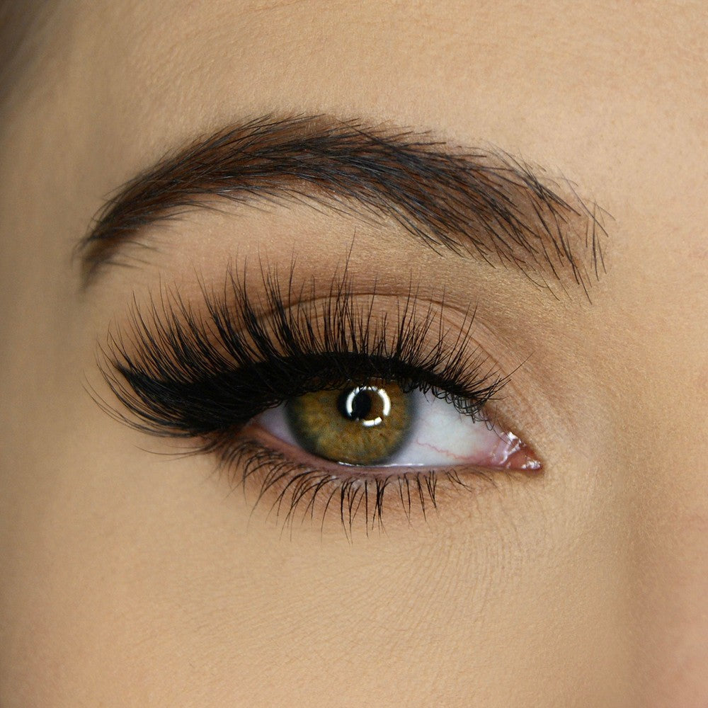 Kisses & Lashes Peach Lust gift set featuring shimmer lip gloss and luxury synthetic lashes for a perfect Christmas treat