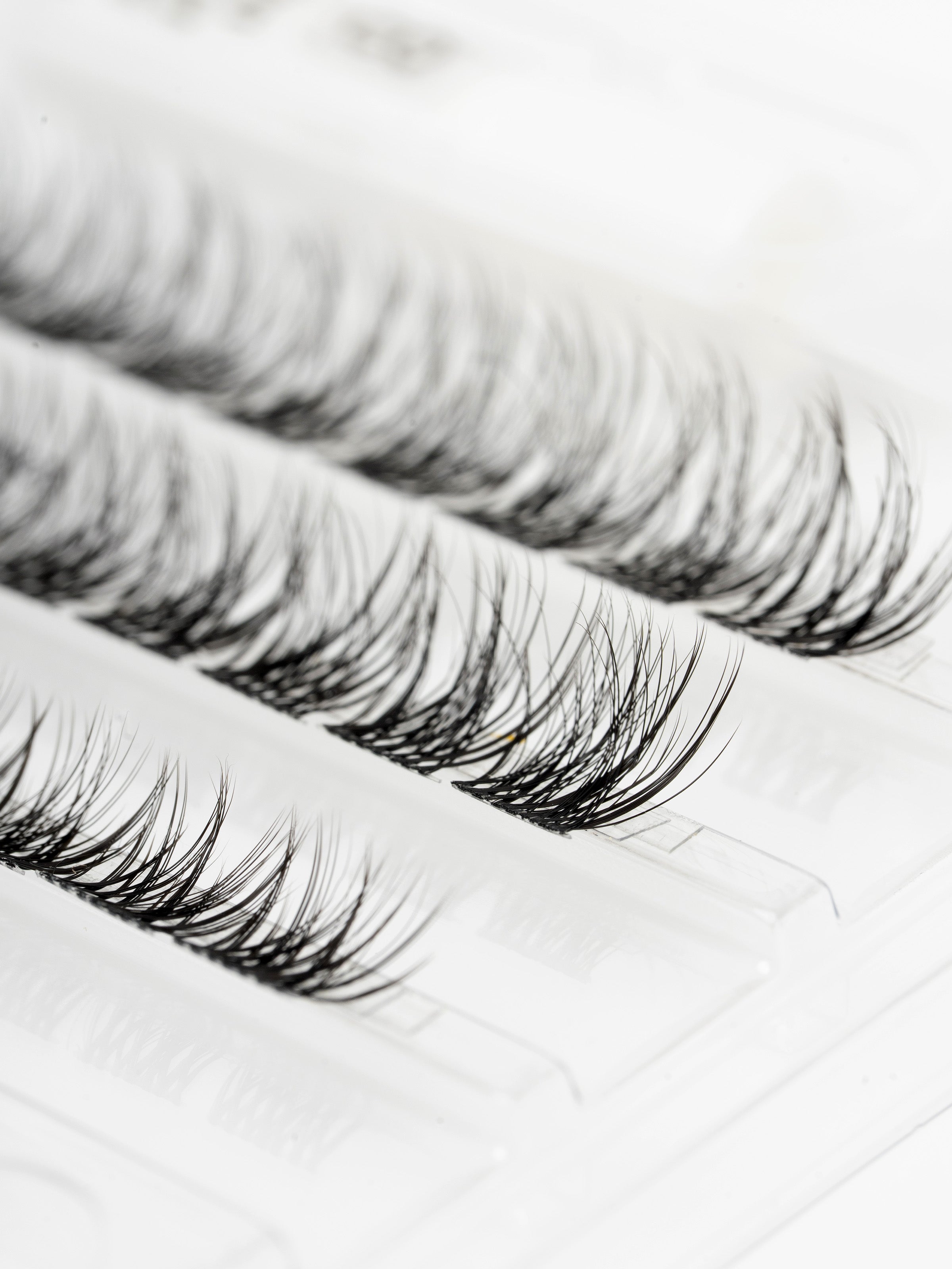 SOSU Cluster Lashes Wispy