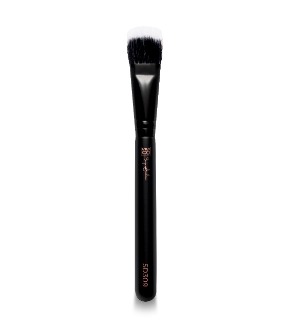 SD309 Flat Stippling Brush, a tool that perfectly applies and blends liquid foundation and concealer using white and black synthetic fibers for a flawless makeup finish