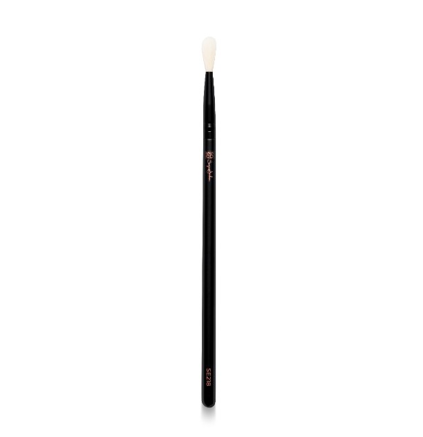 SE218 Mini Blender Brush, a tool with ultra soft 100% synthetic fibers for blending out loose or pressed powder on the eyelid, providing a flawless makeup finish. Vegan Friendly, Cruelty Free, and Anti-Bacterial