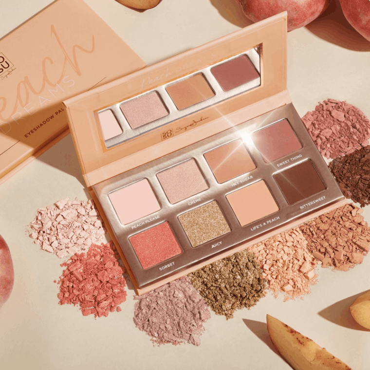 Peach Dreams Eyeshadow Palette featuring 8 stunning matte & shimmer eyeshadows with high pigmentation and long wear, suitable for all skin tones and eye colours