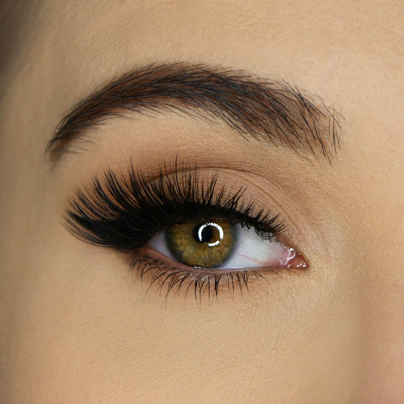 SOSU's One of a Kind Essentials Unleashed set featuring individual lightweight lashes in 3 different lengths for complete customization and a long-lasting brush-on eyelash adhesive, perfect for creating a dramatic eye look. Cruelty free and Vegan.
